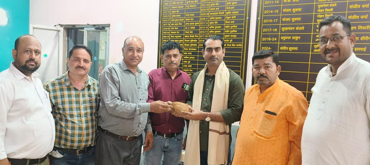 You are currently viewing विंध्यप्रदेश की पुण्यभूमि से आने वाले रायपुर प्रेस क्लब अध्यक्ष प्रफुल्ल ठाकुर का विंध्य समाज संगठन छत्तीसगढ़ ने किया सम्मान