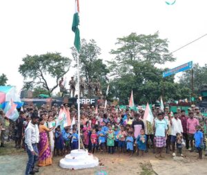 Read more about the article आज़ादी के पश्चात प्रथम बार बस्तर के 29 गांवों में शान से  हुआ तिरंगा वंदन