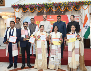 Read more about the article शिक्षक अपने विद्यार्थियों के लिए रोल मॉडल होते है: राज्यपाल श्री रमेन डेका