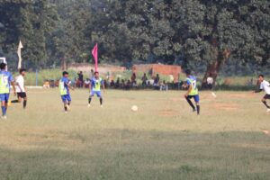 Read more about the article परसा ईस्ट केते बासेन फुटबॉल टूर्नामेंट में रोमांचक मुकाबलों की धूम