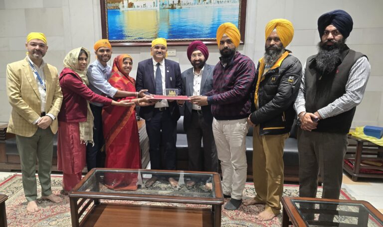Read more about the article राजधानी रायपुर के डॉ. कुलदीप सोलंकी का स्वर्ण मंदिर अमृतसर में सम्मान
