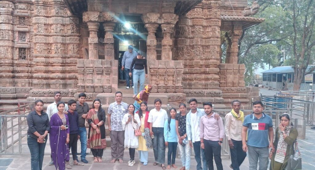 शास. गजानंद स्नातकोत्तर महाविद्यालय छात्रों की सर्वे टीम का चिल्फी घाटी, रानीदहरा जलप्रपात एवं भोरमदेव मंदिर का भौगोलिक भ्रमण