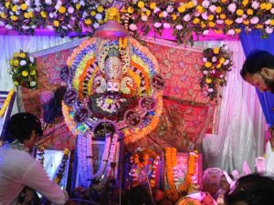 Read more about the article “हारे का सहारा” के जयघोष से गूंजा पंडाल, भजन संध्या में छाया श्याम रंग गूंज उठा विशाल विकास प्रांगण