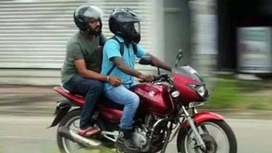 You are currently viewing दोपहिया वाहन में पीछे बैठने वालों को भी अब हेलमेट पहनना अनिवार्य