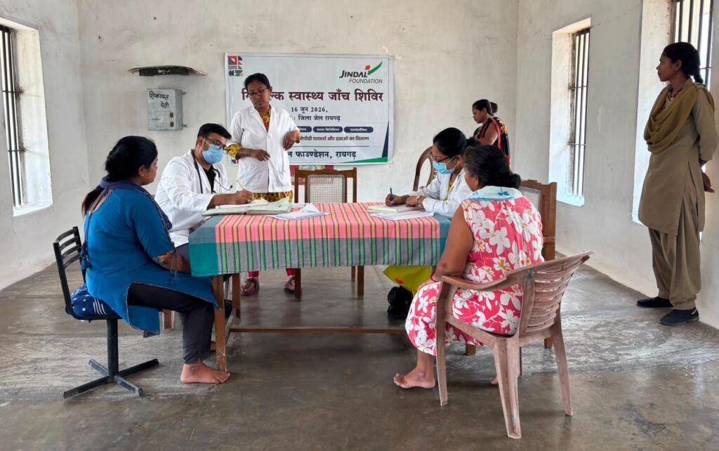 जिंदल फाउंडेशन की पहल पर जिला जेल रायगढ़ में विशेषज्ञ चिकित्सकों ने की बंदियों की निशुल्क स्वास्थ्य जांच