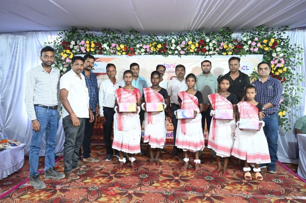 विश्व आदिवासी दिवस पर गारे पेलमा-2 कोलियरीज और अदाणी फाउंडेशन का संयुक्त आयोजन